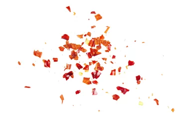Keuken spatwand met foto Gemalen rode cayennepeper, gedroogde chili vlokken en zaden stapel geïsoleerd op een witte achtergrond, bovenaanzicht © dule964