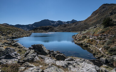 Ordino, Reserva de la Biosfera: Los  lagos de Tristaina  , un grupo de 3 lagos en el Norte de Andorra ,en el Circo de  Tristaina , provincia de Ordino , 2306 m altitud,  Andorra.
Paisaje de alta mo
