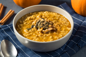 Healthy Homemade Autumn Pumpkin Spice Oatmeal