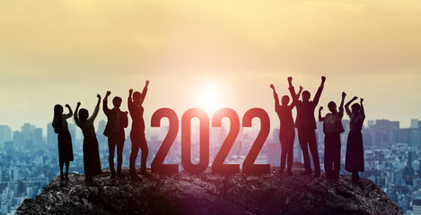 2022年イメージ　ビジネス向け年賀状素材　喜ぶ人々