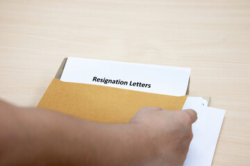 Obraz premium Resignation letter. Resignation letter in brown envelope. concept of termination of the contract. Resignation or job change