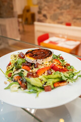 Ensalada de queso de cabra con fresas