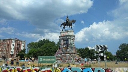 Robert E Lee statue with graffiti 