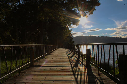 Puente con rayo de sol