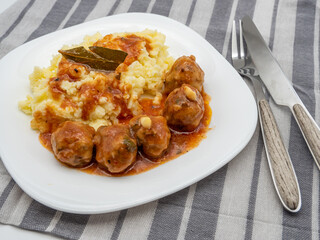 plate with mashed potatoes and meat balls