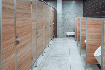 Photo of a men's toilet in a shopping center