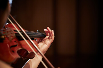 Fototapeta premium Close-up of hands playing the violin