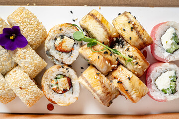tasty sush with edible flowers