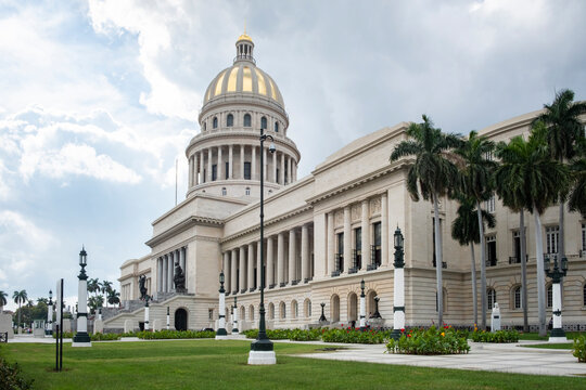 Cuba, Havana, Exterior of&Ocirc;&oslash;&Omega;National Capitol Building&Ocirc;&oslash;&Omega;