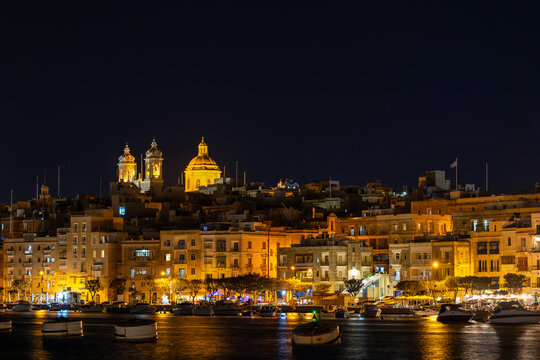 Malta, Senglea, Coastal city at night