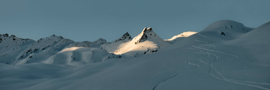 Switzerland, Bagnes, Cabane Marcel Brunet, Mont Rogneux, winter landscape in the mountains