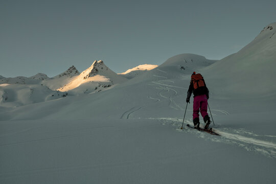 Switzerland, Bagnes, Cabane Marcel Brunet, Mont Rogneux, woman ski touring in the mountains