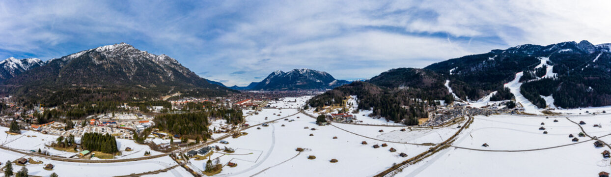 Germany, Bavaria, Garmisch Partenkirchen and Wetterstein mountains in winter