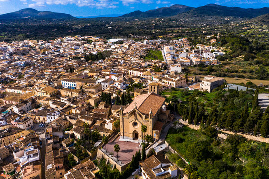 Townscape with parish church Transfiguracio del Senyor, Arta, Majorca, Spain