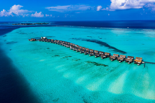 Maldives, South Male Atoll, Kaafu Atoll, Aerial view of Bungalows on sea