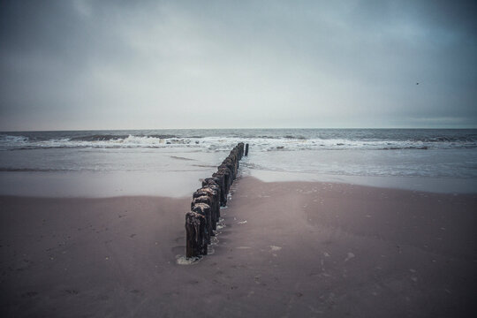 Germany, Sylt, beach, sea, breakwater, winter