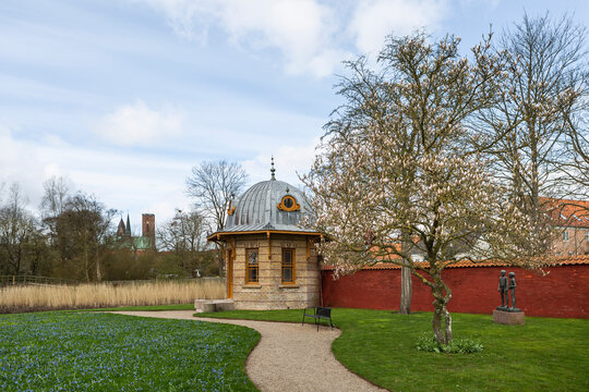 Denmark, Ribe, Footpath in springtime park