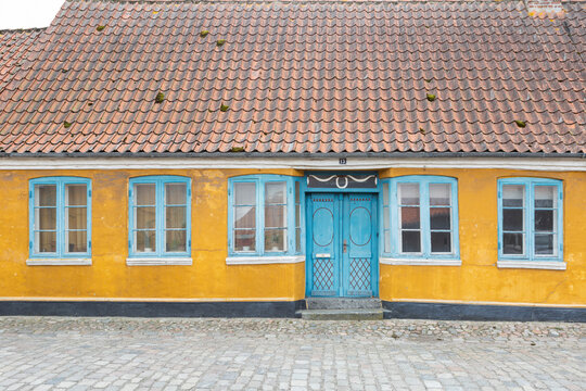 Denmark, Ribe, Facade of old town house with tiled roof