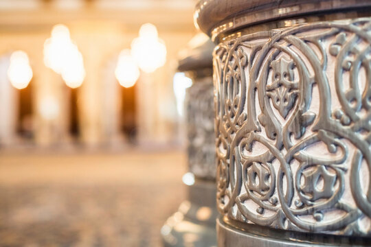 Oman, Close-up of ornate details of pillar inside Sultan Qaboos Grand Mosque