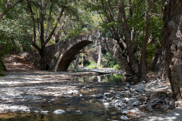 Fototapeta na wymiar Medieval venetian stone arch bridge located in Troodos mountains, Cyprus