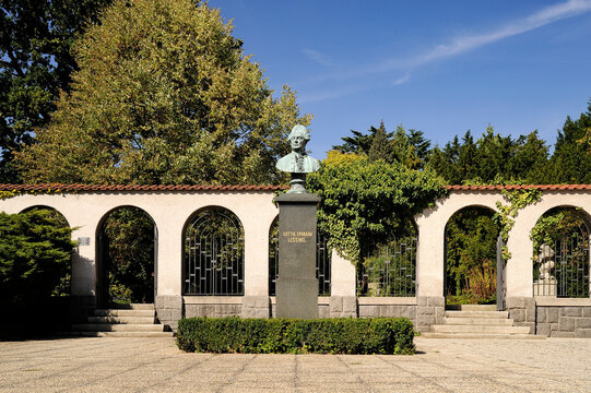 Germany, Saxony, Kamenz, Gotthold Ephraim Lessing bust at Lessing museum