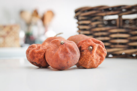 Decomposing tangerines in the kitchen