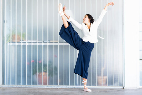 Female ballet dancer lifting her leg
