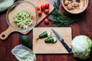 Preparing mixed salad