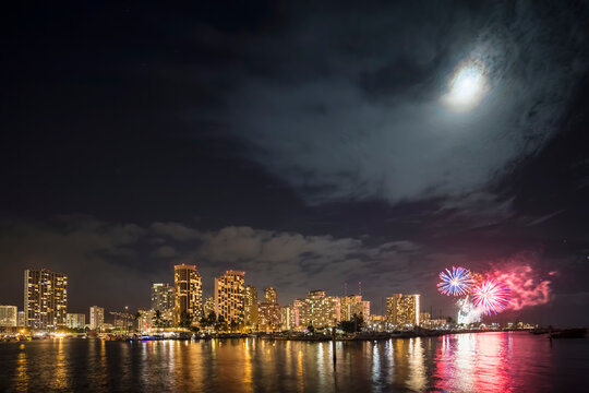 USA, Hawaii, Oahu, Honolulu at night with fireworks