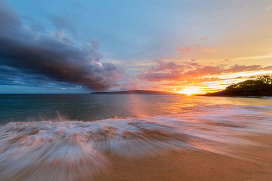 Big Beach at sunset, Makena Beach State Park, Maui, Hawaii, USA