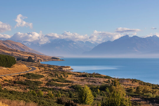 New Zealand, Scenic view of NewÔøΩZealandÔøΩState Highway 80 stretching along shore of LakeÔøΩPukakiÔøΩat dawn with Mount Cook in background