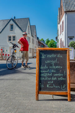 Germany, Zons, senior man with bicycle having a rest