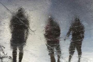 Reflection of fishermen in the external area of the colony where fish are sold and kept.