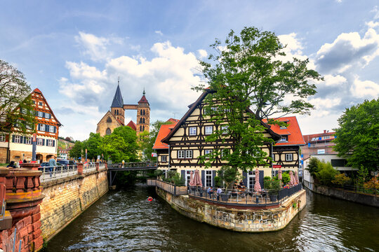 Germany, Baden-Wurttemberg, Esslingen am Neckar, Neckar flowing through old town