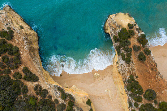 Portugal, Algarve, Lagoa, Drone view of cliffs and beach at Praia da Malhada do Baraco
