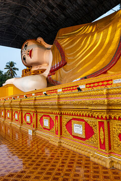 Myanmar, Mon state, Dawei, Reclining Buddha&Ocirc;&oslash;&Omega;at Shwethalyaung Daw Mu