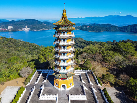 Taiwan, Nantou County, Yuchi Township, Aerial view of Ci En Pagoda with&Ocirc;&oslash;&Omega;Sun Moon Lake in background