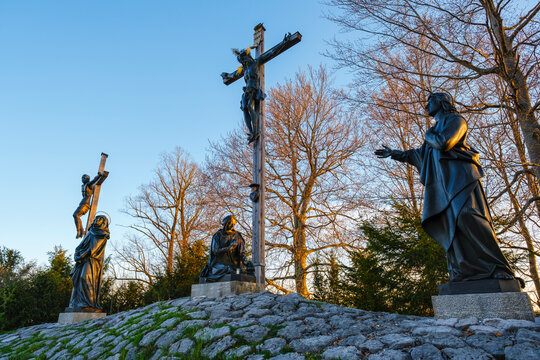 Germany, Bavaria, Bad Tolz, Kalvarienberg calvary at dawn