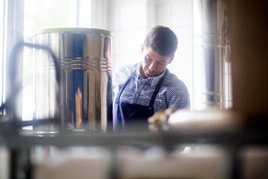 Germany, Lower Saxony, Hannover, Man working in distillery