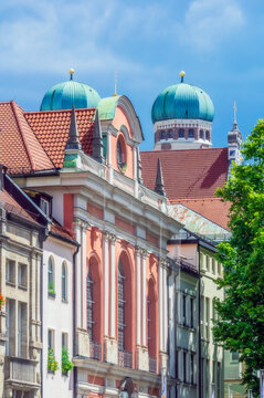 Germany, Bavaria, Munich, Row of old townhouses with domes of Frauenkirche in background
