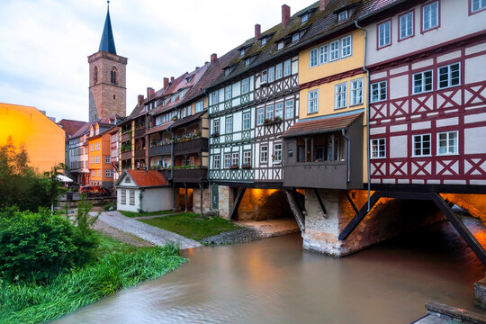 Germany, Erfurt, Karmerbrucke with the historic houses on Gera river