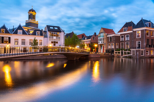 Netherlands, South Holland, Leiden, Catharinabrug stretching over Oude Rijn canal at dusk