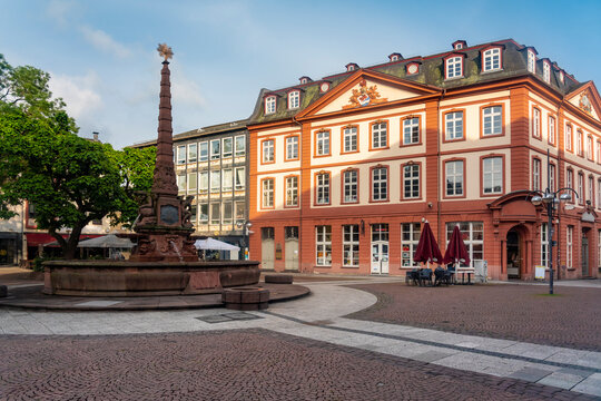 Germany, Frankfurt, Liebfrauenberg Square, Fountain On Old Town Square