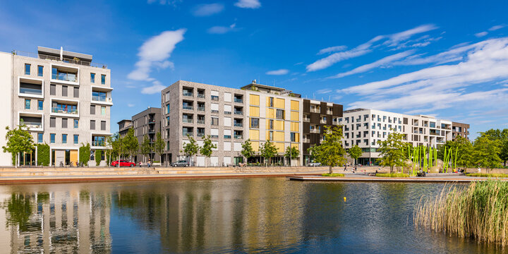 Germany, Baden-Wrttemberg, Heilbronn, Neckar, district of Neckarbogen, New energy efficient apartment buildings by river