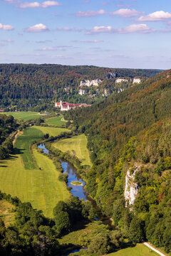 Germany, Baden-Wurttemberg, Beuron, Danube river flowing towards Beuron Archabbey seen from Knopfmacherfelsen