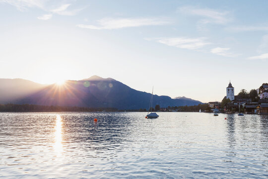 Austria, Alps, Salzburg, Salzkammergut, Salzburger Land, sunset at Wolfgangsee and St. Wolfgang