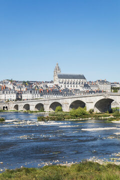 France,&Ocirc;&oslash;&Omega;Centre-Val&Ocirc;&oslash;&Omega;de&Ocirc;&oslash;&Omega;Loire, Blois, Clear sky over&Ocirc;&oslash;&Omega;Pont&Ocirc;&oslash;&Omega;Jacques-Gabriel&Ocirc;&oslash;&Omega;with city in background