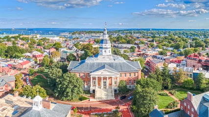 Foto op Canvas Aerial drone of Maryland State House, Annapolis with city  © Matthew Tighe