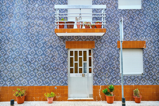 Portugal, Porto, Afurada, Front view of unique ornate house facade&Ocirc;&oslash;&Omega;