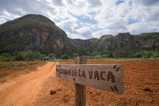Sign at dirt road, Valle de Vinales, Pinar del Rio, Cuba